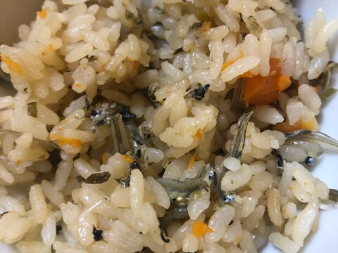 離乳食にも 塩昆布といりこの炊き込みご飯